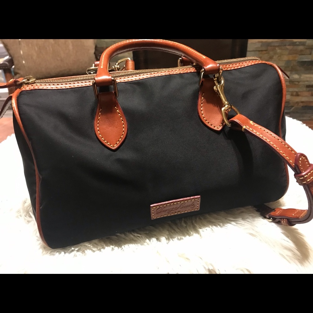 COPY - Black classic satchel hot pink interior